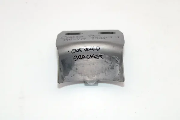 CESSNA 414A: RH EXHAUST BRACKET - Image 2